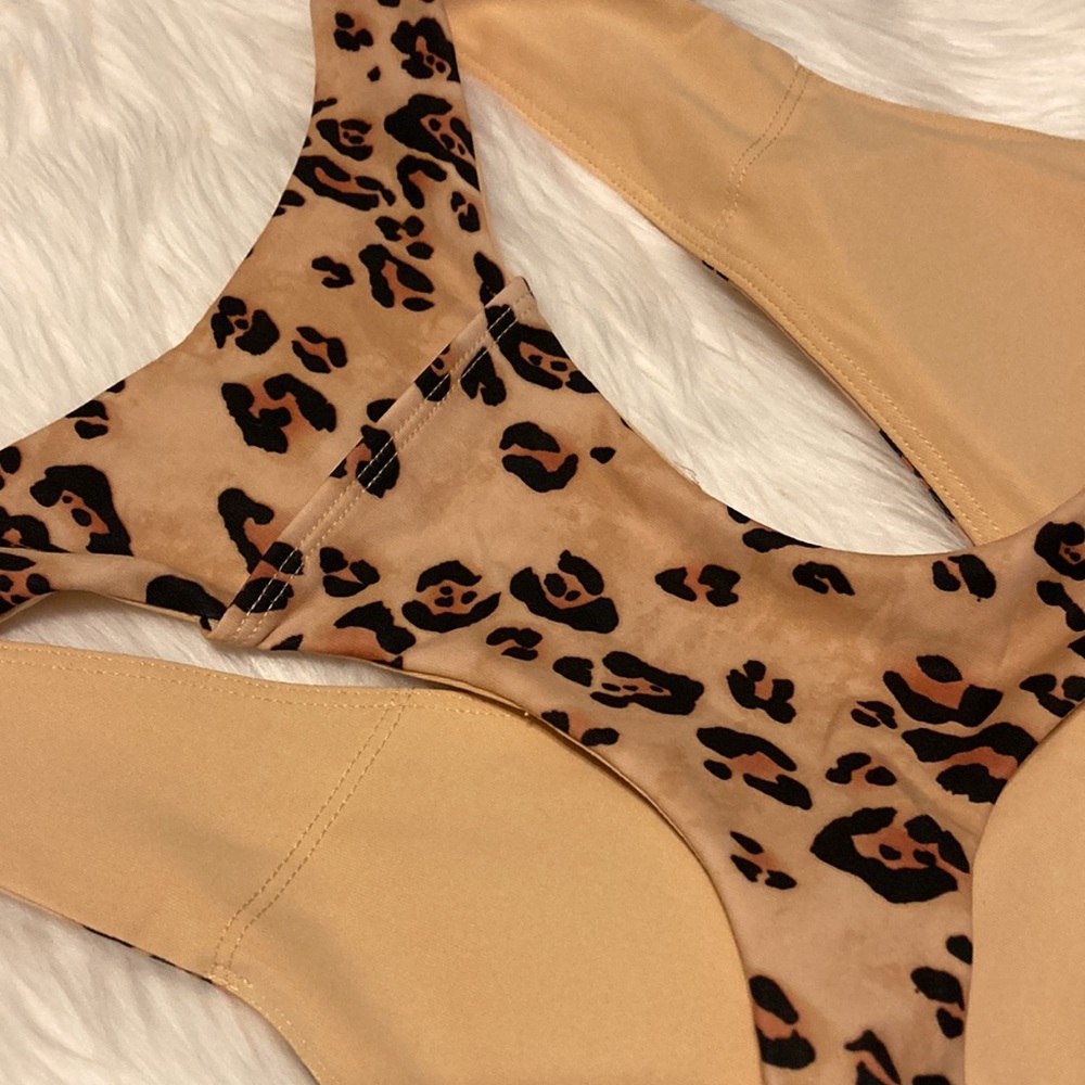 NWT Fabletics Animal Print Sports Bra - Picture 6 of 6
